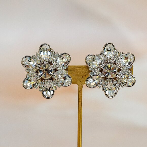 Vintage St. John Flower Shaped Clip ons - Picture 1 of 4